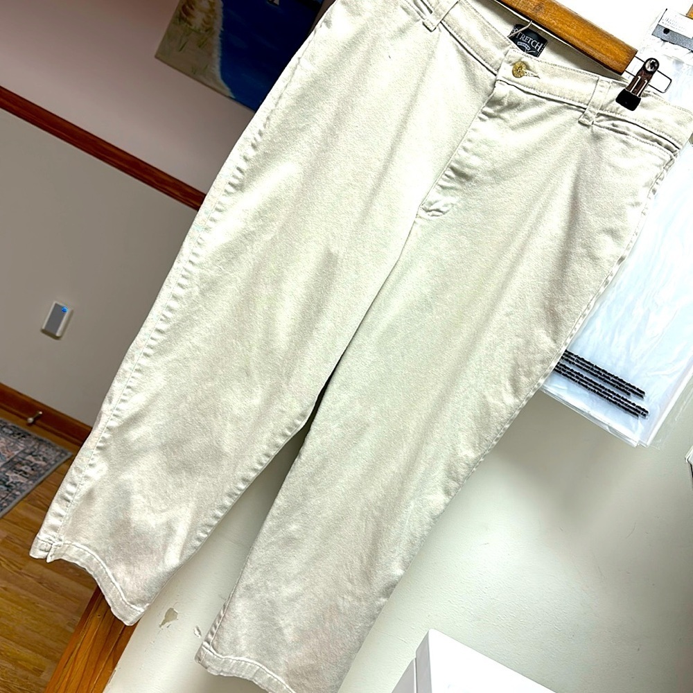Riders by Lee Women's Cream Capris - Picture 2 of 5
